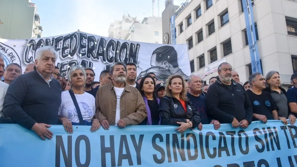 La CGT marchó por el 1º de Mayo y respaldó a Kicillof como figura del peronismo [Fotos]